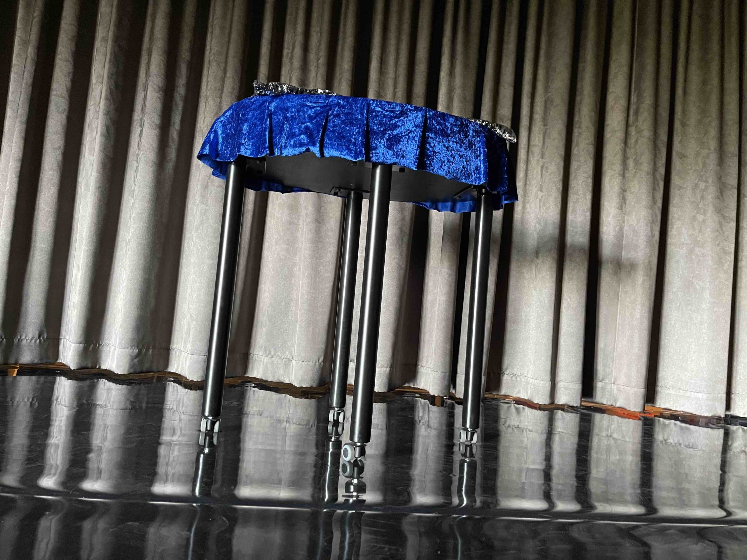 Bar Table Levitation (model oval)by Select Magic - Image 4